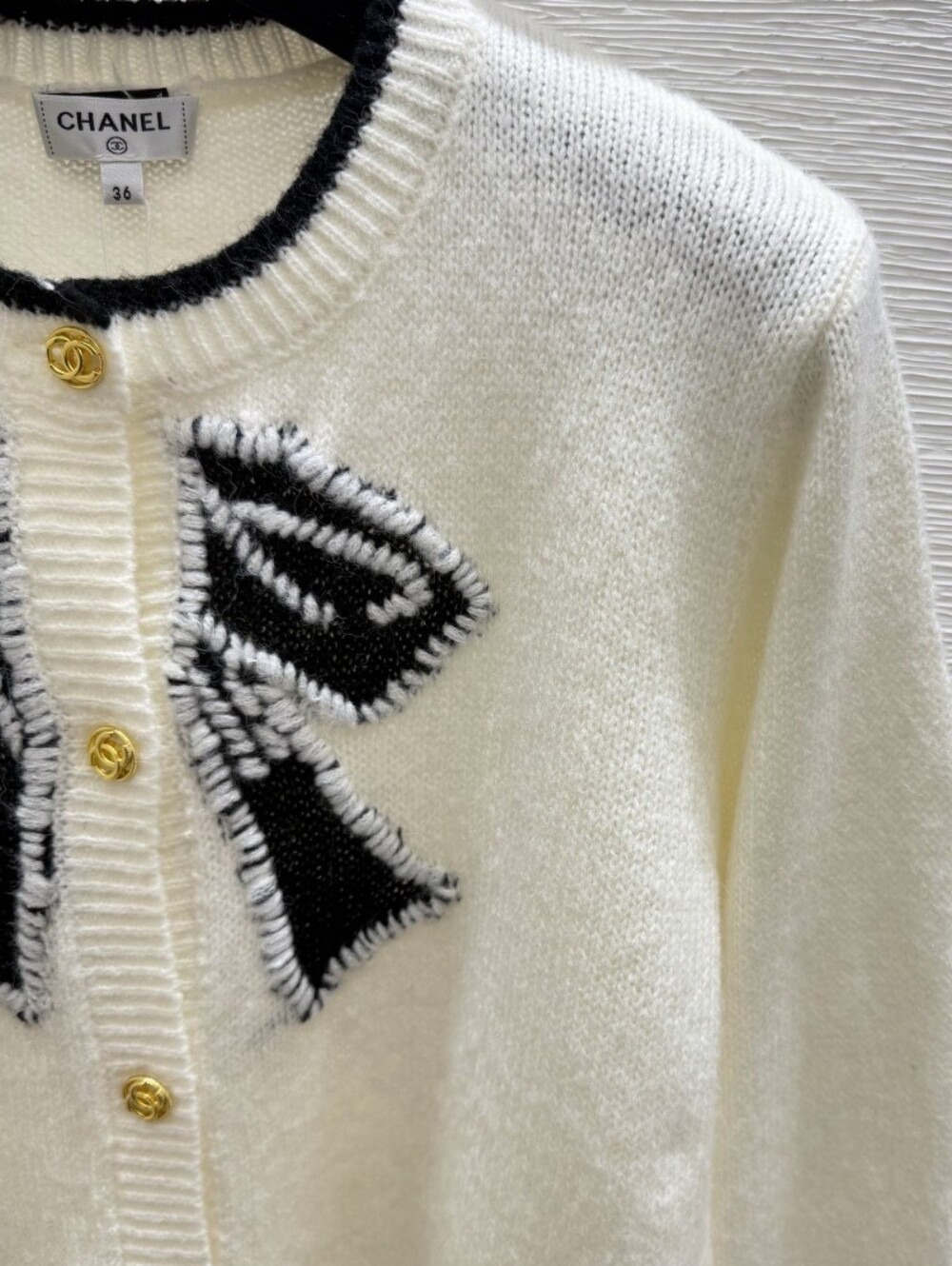Chanel Cream Knit Cardigan with Black Bow Detail Size36 - Picture 5 of 9